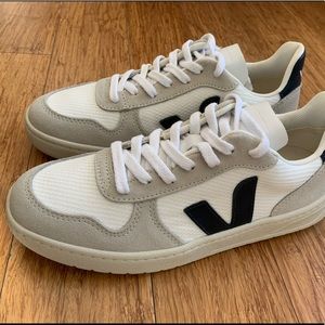 White and navy Veja (women’s 7)